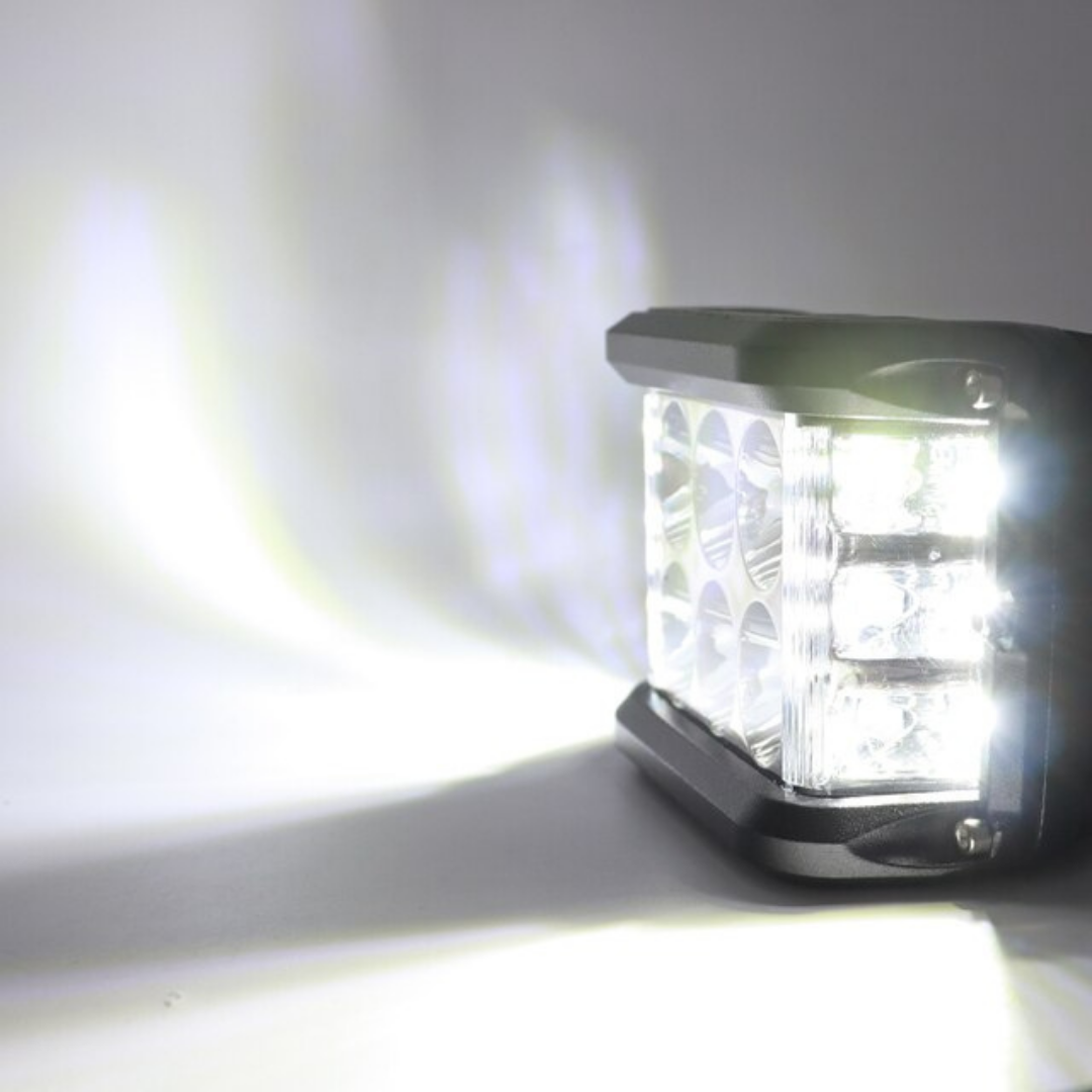 Off Road Led Lamba Delici Yayıcı Beyaz-Beyaz Flaşlı Kare Sis Farı Projektör 45W 12 Led Metal Arazi Çalışma Lambası 1 Adet image 3